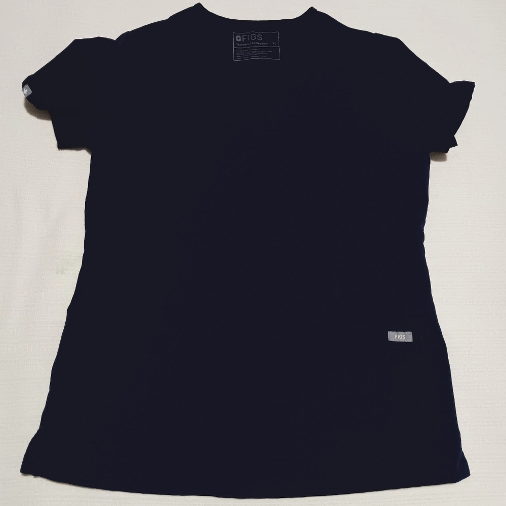Figs Women's navy 3 pocket Scrub top XS